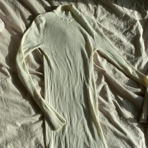 Midiklänning - Midiklänning oanvänd strl xs