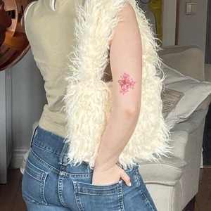 Fluffig väska - Fluffig väska från ASOS som aldrig kom till användning hos mig. Fortfarande i sin påse. Nypris 250:- Köpare står för frakt <3