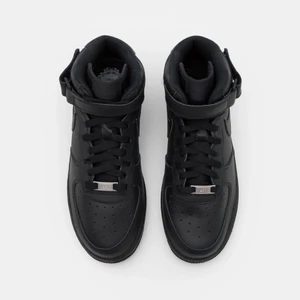 Nike force 1 äkta  - Jag säljer mina Nike force 1 :) dom är i hel okej Skick och jag skulle rekommendera dem mycket :) budet börjar på 500!!! 