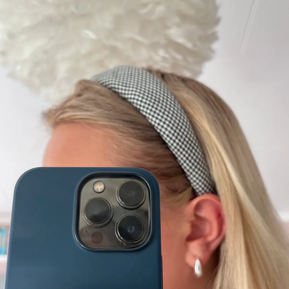 Så fint svartvit rutigt diadem! Helt oanvänt🖤Köparen står för frakten💌. Accessoarer.