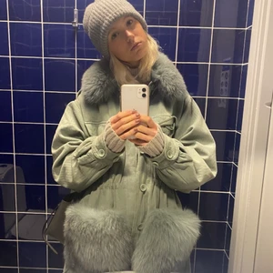 Intressekontroll Custommade kappa - Intressekontroll på min Custommade kappa, pris kan diskuteras! Så fin kappa i superbra skick, funderar på att sälja då jag har tröttnat lite på den💘