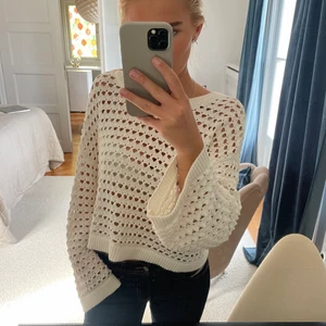 Tröja - Intressekoll på denna så coola tröja från Massimodutti i bra skick! Ordinariepris 1000kr och den är som ny! Klicka INTE i köp innan ni har kontaktat mig🤍🤍❤️‍🔥