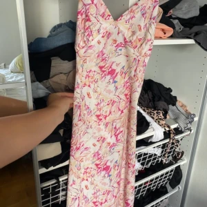 Shein klänning storlek s - Endast använd nu under sommaren , storlek s