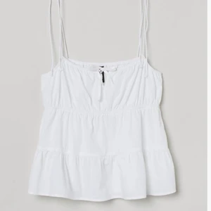 xs - Säljer denna vita topp från hm i storlek xs. Köparen står för frakten💕💕