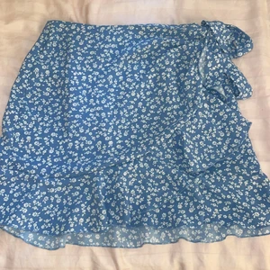 Kjol - Säljer då de helt enkelt inte är min still längre🥰