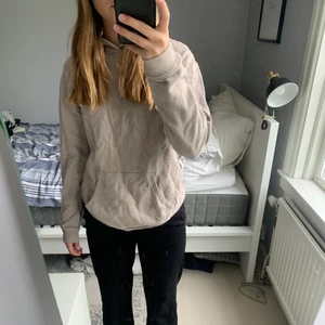 Hoodie från Cubus i storlek xs  - Beige hoodie från Cubus i storlek xs 