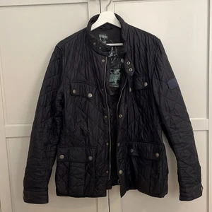 Barbour Quiltad jacka  - Barbour quiltad jacka. International. Hel och ren! 