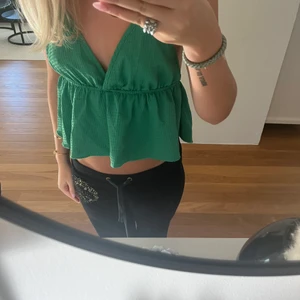 S - Gulligt grönt linne (använt 1 gång)