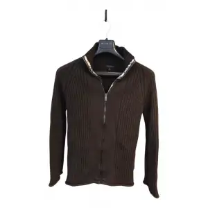 Zip tröja från burberry  Storlek - M Inga flaws  Cond: 9/10  Färg brunsvart
