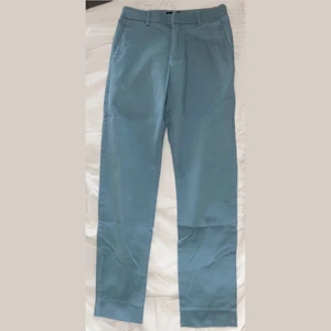 Kostymbyxa - Kostymbyxa från Lindex stl 34 i fint skick. Färgen gör sig inte riktigt rättvis på bild… kan skicka fler om så önskas. 🥰 Pris: 50kr+frakt 