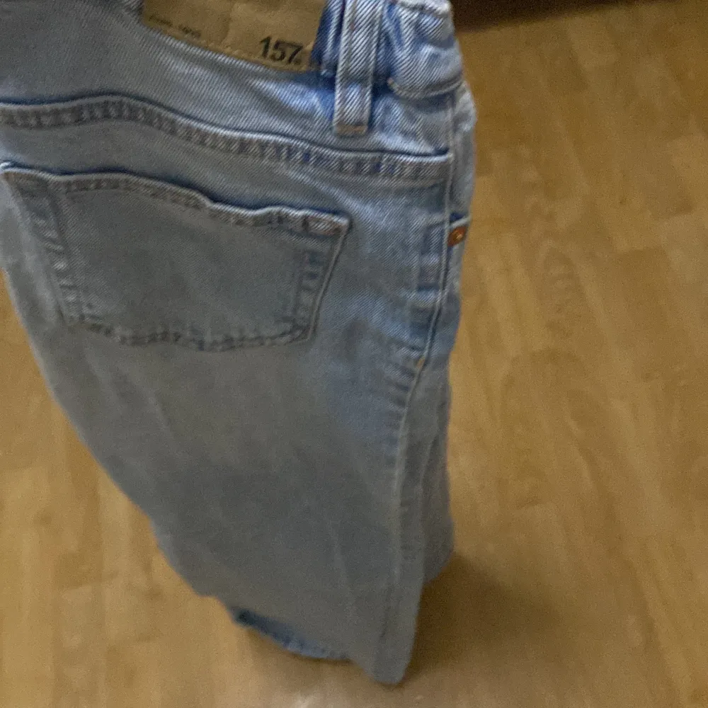 Använder knappt jätte fina storlek 160 tvättat ett par gånger ❤️. Jeans & Byxor.