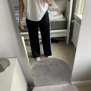 Mjykisbyxor med knappar från madlady  - Högmidjade mjukisbyxor från madlady i storlek s 