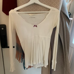 Odd molly - Krämvit odd molly tröja i nyskick som tyvärr inte används. I storlek 1 vilket motsvarar s.