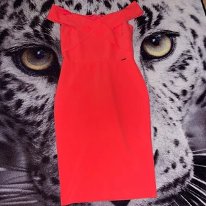 Fest klänning - Aldrig använd i väldigt fint stick