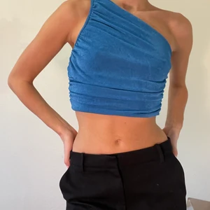 Topp från okänt märke - Blå topp från okänt märke, som ny, knappt använd🥰