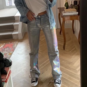 Silver jeans  - (Första bild lånad) Säljer mina älskade silver/glitter jeans ifrån zara, HELT slutsålda!! 
