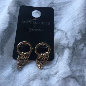 Ett par guld örhängen  - Fina guld örhängen inte använt nån gång❤️❤️