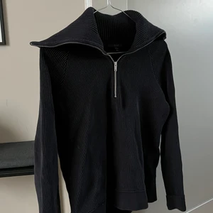 Tröja med Zip - Tröja med Zip dragkedja. 