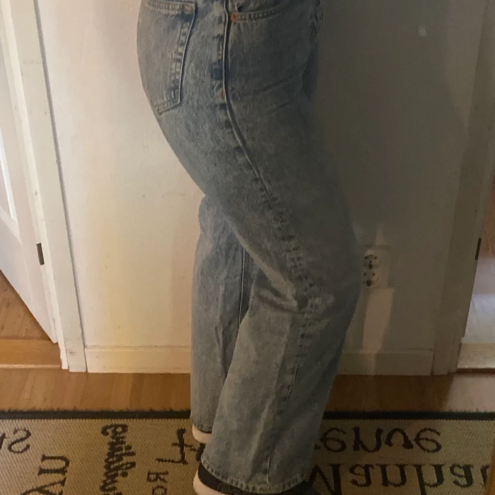 jeans från topshop, köpta för ca 500, säljer för 250+ frakt. storlek w26l30 . Jeans & Byxor.