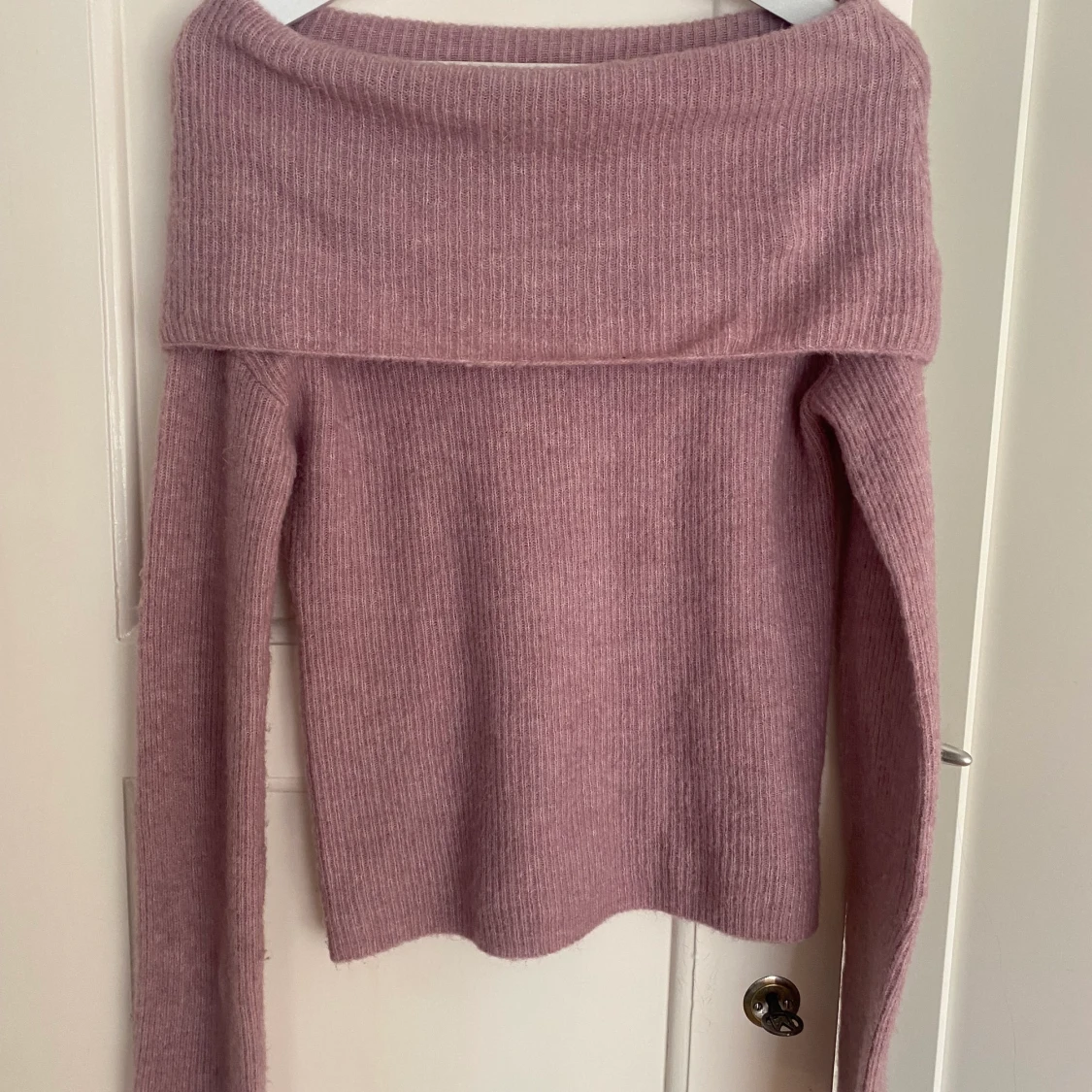 Lilarosa stickad tröja