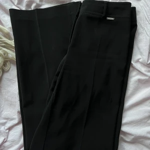 Svarta kostymbyxor  - Svarta raka kostymbyxor 