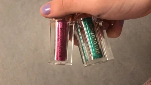 Glitter - Säljer en rosa o grönt glitter⚡️