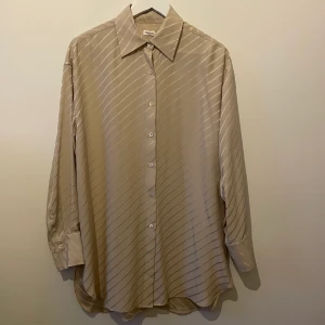 Skjorta - Filippa K - Skjorta från Filippa K. Storlek 36. Använd fåtal gånger så i väldigt bra skick. 