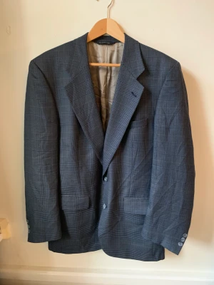 Burberry kavaj, strl 54 - Jättefin Burberry kavaj.