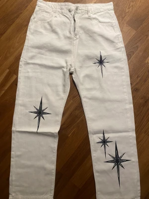 Byxor - Storlek XL men sitter som s