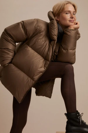 Filippa K Janessa puffer - Fantastisk jacka från Filippa K soft sport. Väldigt varm och go. Knappt använd då jag föredrar min långa.   Slutsåld. Nypris kring 5500kr 