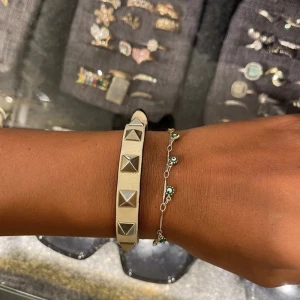 Valentino armband!! - Jätte fint armband inte så använt från valentino!