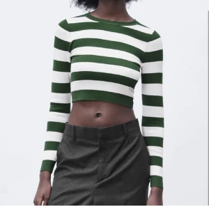 Zara tröja  - Randig tröja från zara i gott skick! Strl S för 80kr! Skriv privat för egna bilder eller andra frågor 🫶🏼