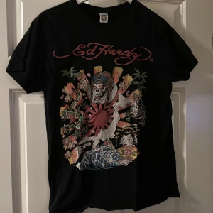 Ed Hardy t-shirt - Ovanlig Ed Hardy t-shirt  (Svensk storlek passar S)