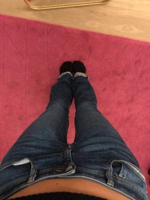 Lågmidjade bootcut jeans från Diesel. Storlek 27/32 men har klippt upp dem 1-2cm. Nästintill oanvända 