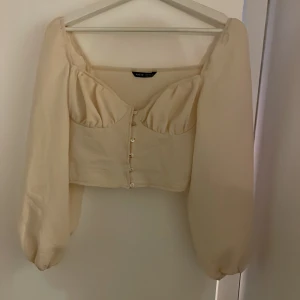 Fintröja stl M - Säljer en fin tröja från shein pga för stor, Använd ett par fåtal gånger och har inga skador! Storlek M. Nypris 119kr 