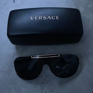 Vercase solglasögon  - Skick 10/10 inga repor. Dom är knappt använda. Byten är intressant. Priset kan diskuteras vid snabb affär  Skriv för mer info eller vid intresse