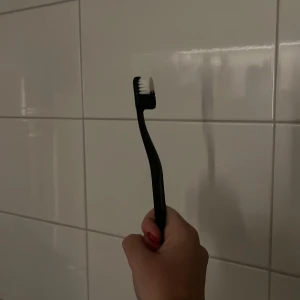 Tandborste  - Tandborste i hyfsat ny skick. Bara användt fåtal gånger och tvättas såklart innan jag postar.
