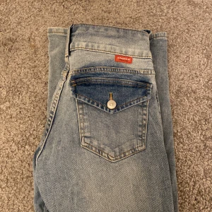 Lågmidjade jeans - Lågmidjade jeans storlek 38, funkar på mig som har 36.