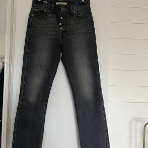 Snygga Levis jeans i modellen Wedgie Straight 
