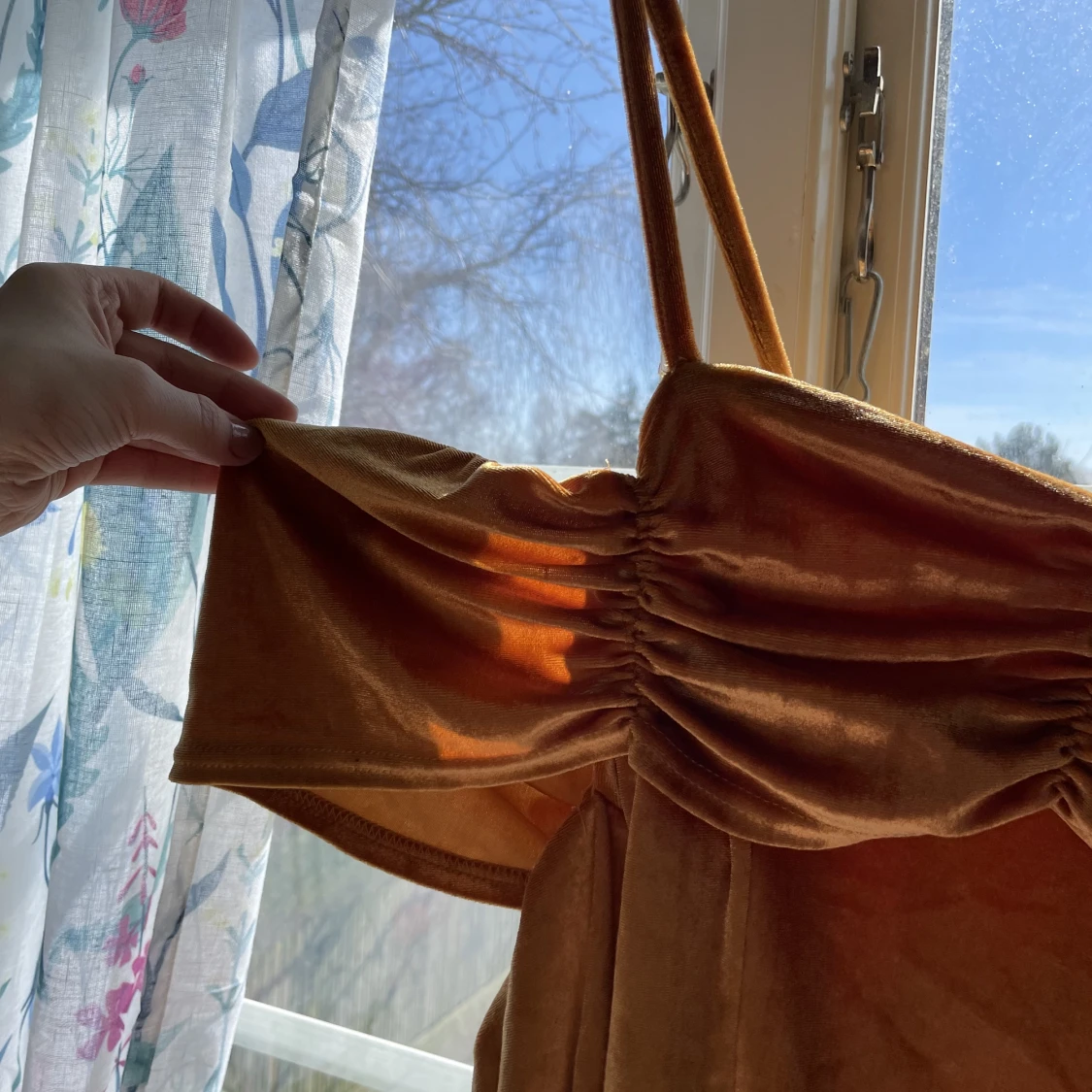 Gul/guld sammet topp - 90