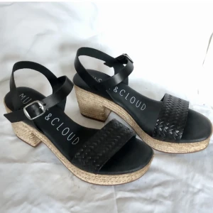 Sandaler med klack - Sandaler med klack