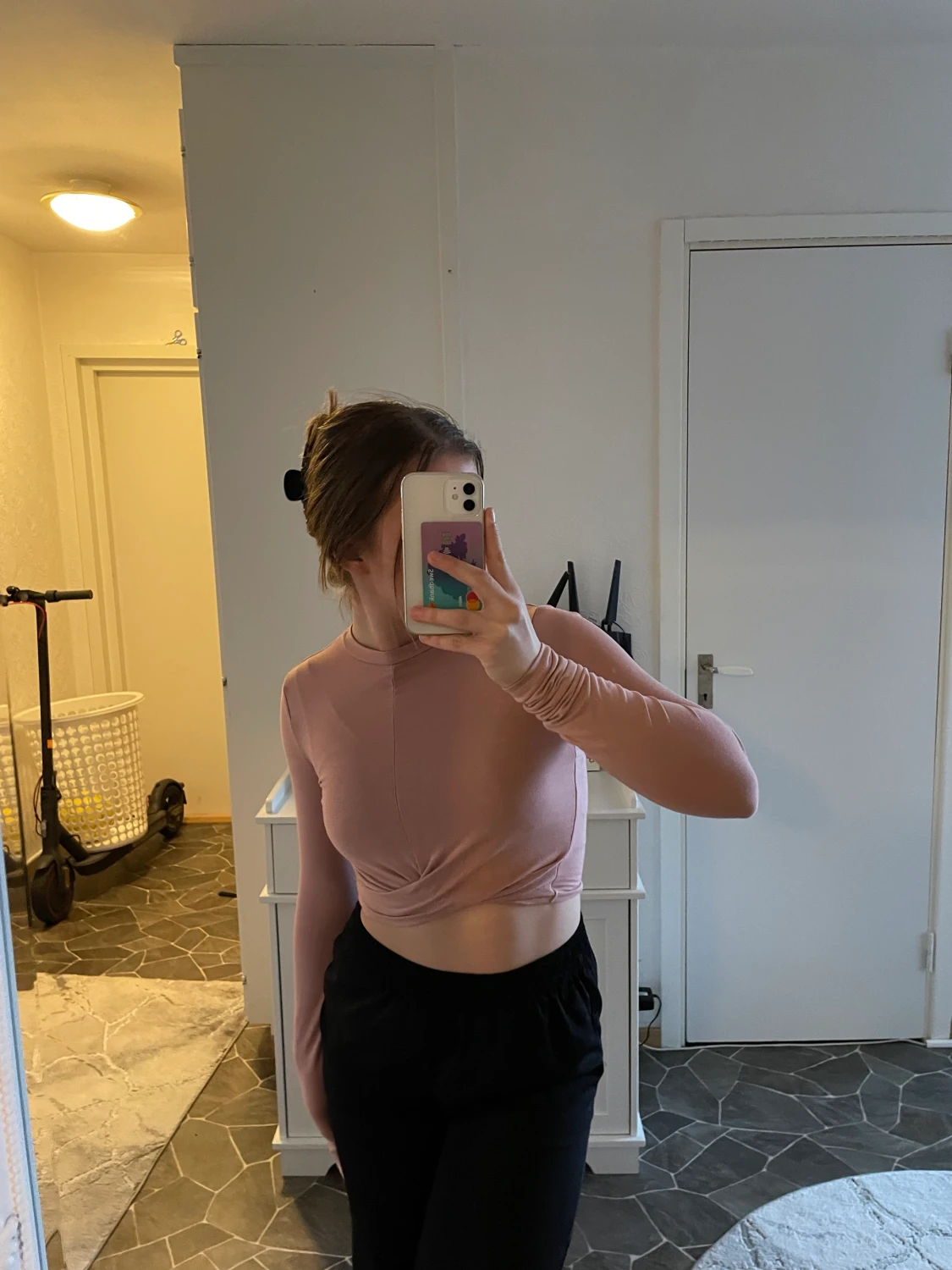 Säljer denna jättesöta långärmade tröjan, beige och perfekt för sommar.