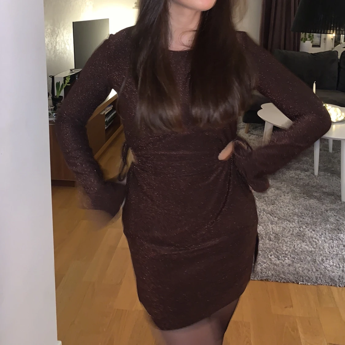 Brun glittrig klänning