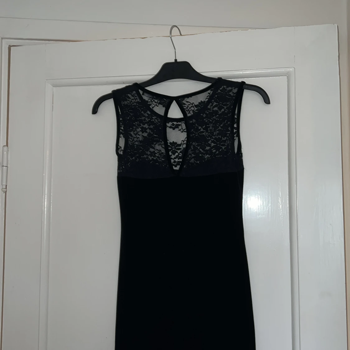 Svart klänning med spets - 91