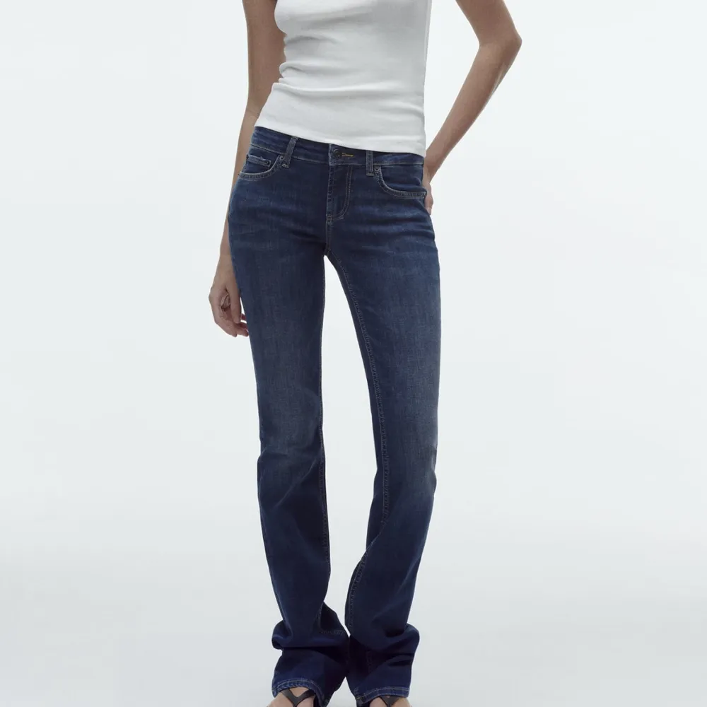 Jeans från zara som ej går att köpa längre. Har även i 2 andra färger🫶. Jeans & Byxor.