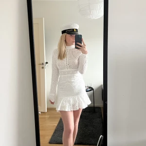 Studentklänning  - Klänning från lioness, aldrig använd.