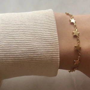 Stjärnarmband  - Säljer dessa armband i rostfritt stål! Har båda färgerna💕 79 kr styck + frakt. Säljer fler smycken på instagram E.detailz🤍