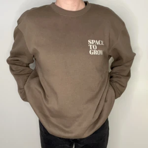 Sweatshirt  - Jag är 160 cm lång. Kan mötas upp eller skicka