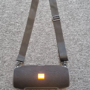 JBL Xtreme  - Bra högatalare använd några få gånger, laddare ingår 