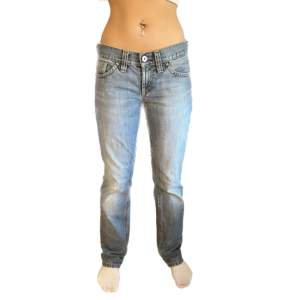 Säljer dessa ascoola lågmidjade peak performance jeans!! kom med prisförslag 